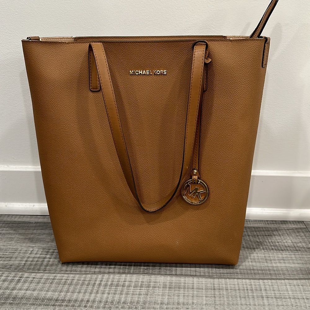 AUTHENTIC MICHAELS KORS TOTE